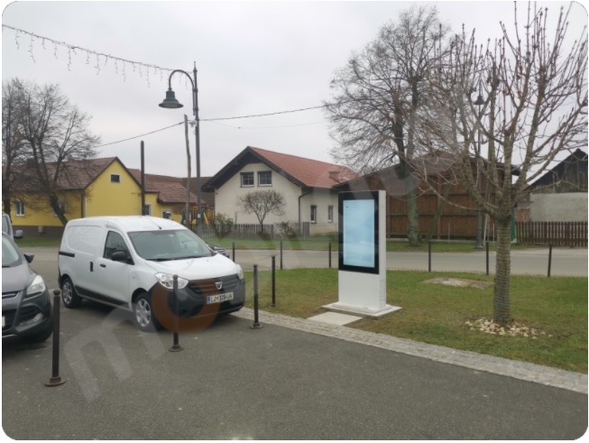 stylish, secure against theft informative totem with 4G connectivity NoMobi Trex 55W