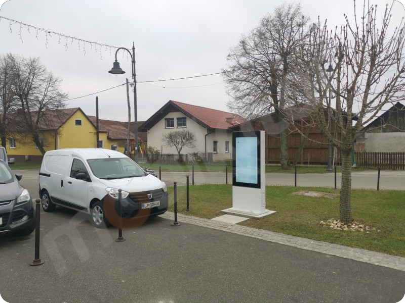 HyperView 32  Wolnostojcy panel z reklamami 32 calowy z android 7.1 oraz wifi i BT